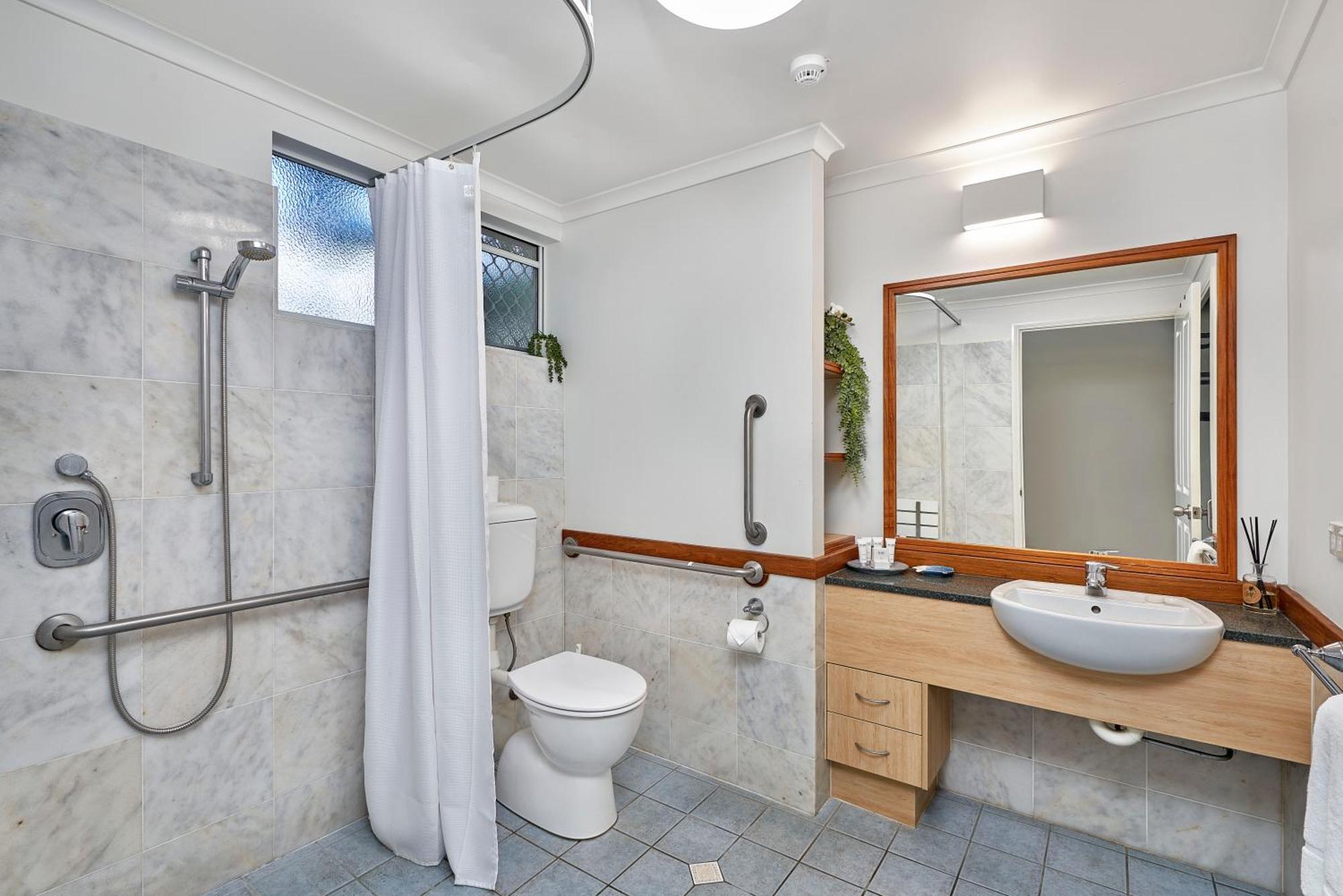 Alassio Apartments With Direct Pool Access Palm Cove Room photo