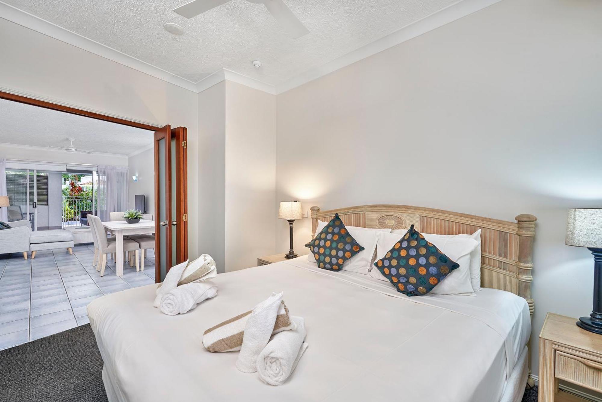 Alassio Apartments With Direct Pool Access Palm Cove Room photo